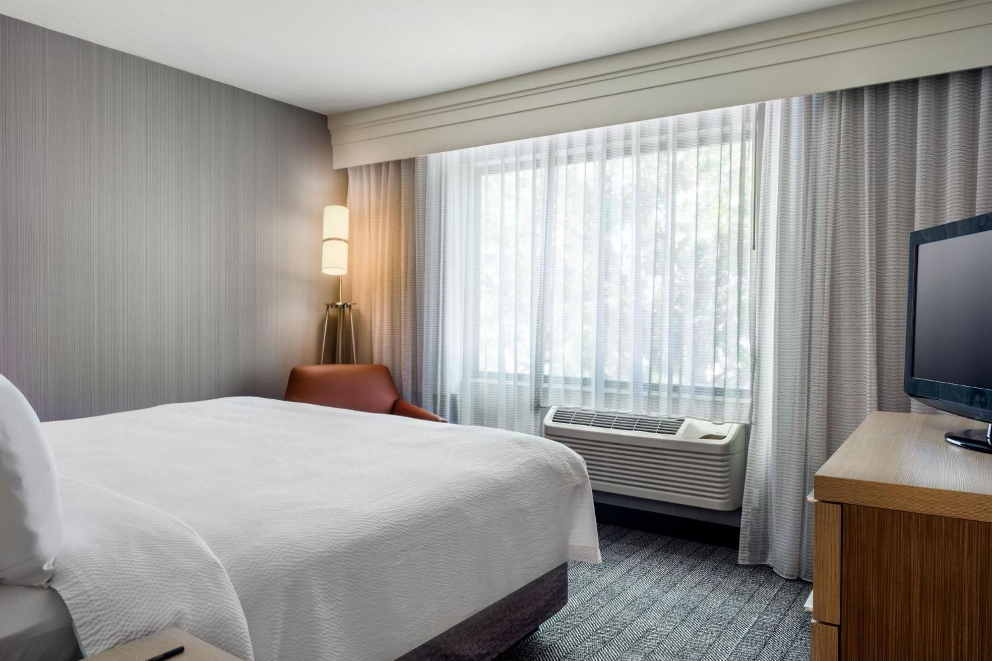 Courtyard By Marriott ואקאוויל מראה חיצוני תמונה