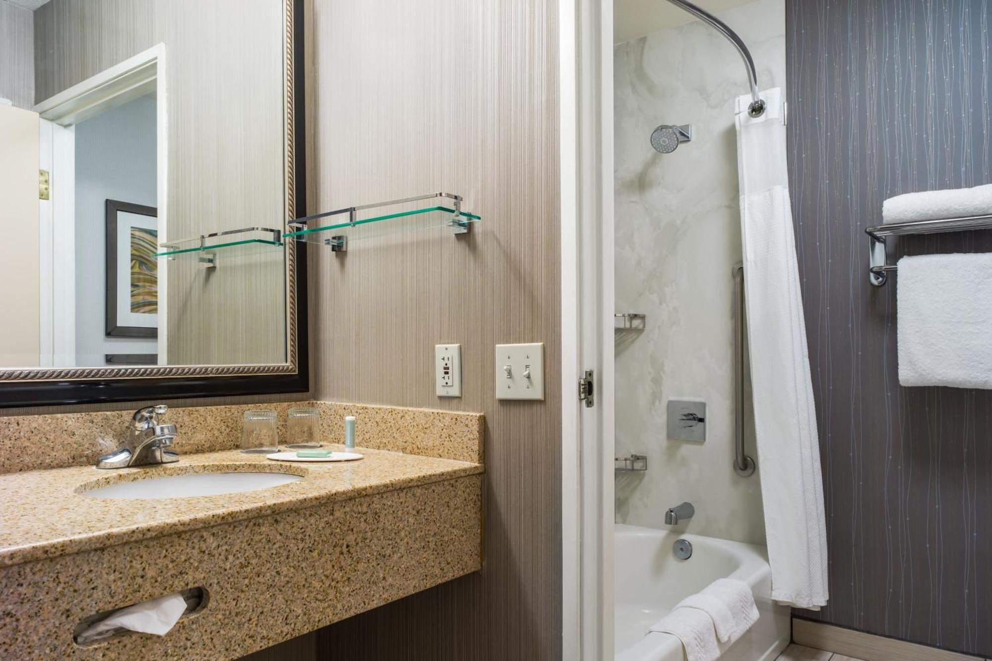 Courtyard By Marriott ואקאוויל מראה חיצוני תמונה