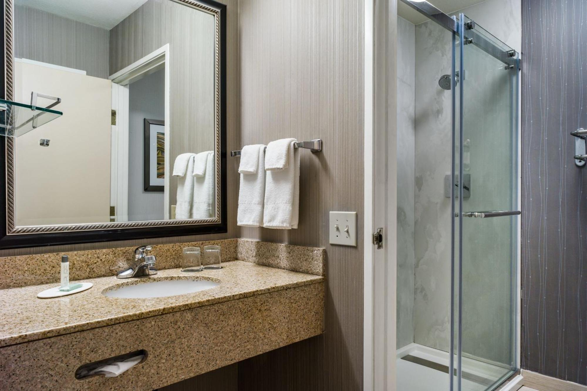 Courtyard By Marriott ואקאוויל מראה חיצוני תמונה