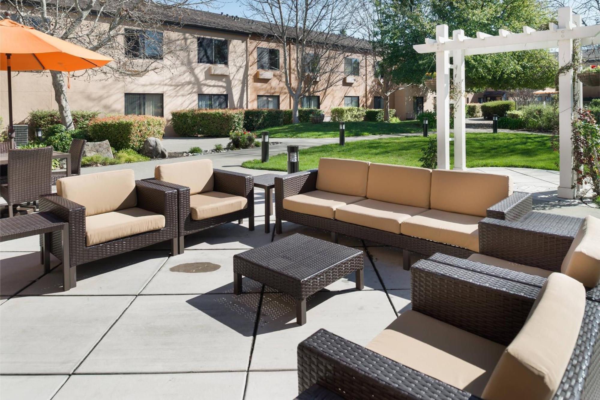 Courtyard By Marriott ואקאוויל מראה חיצוני תמונה