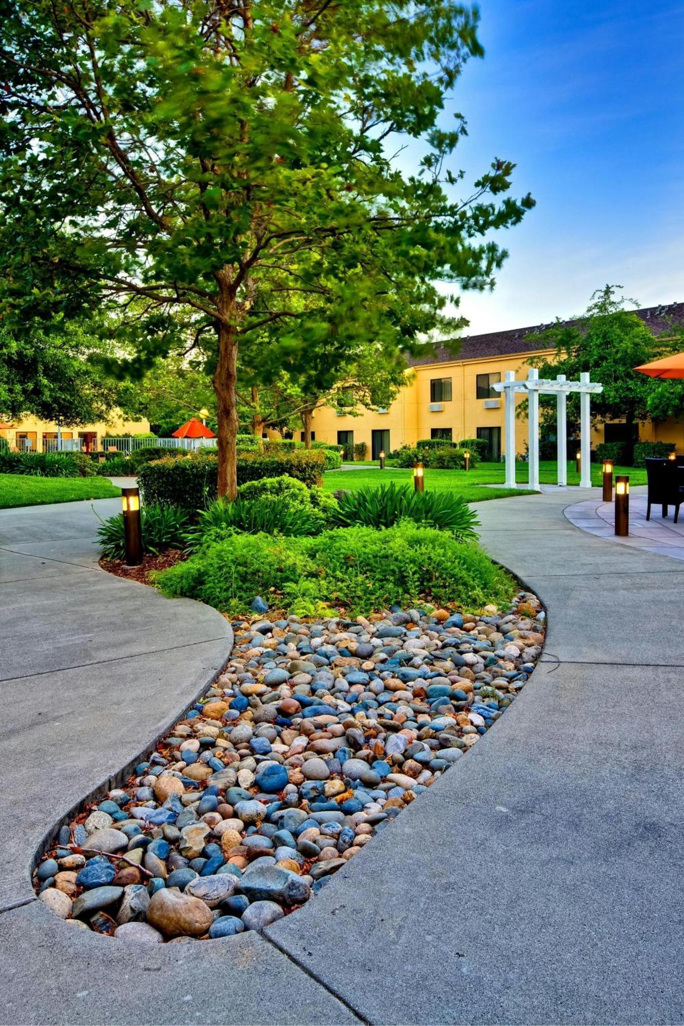 Courtyard By Marriott ואקאוויל מראה חיצוני תמונה