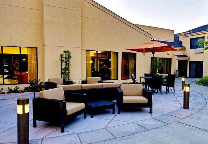 Courtyard By Marriott ואקאוויל מראה חיצוני תמונה