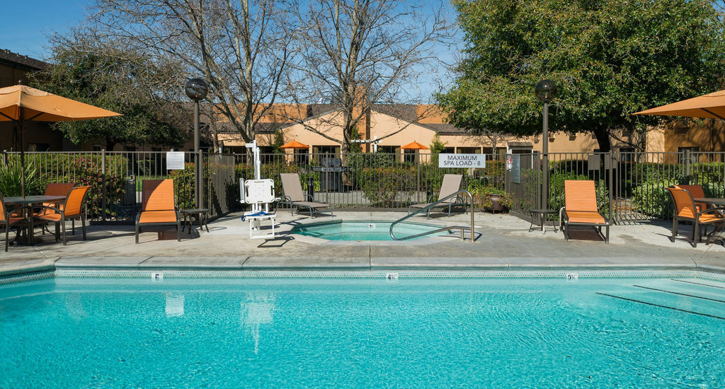 Courtyard By Marriott ואקאוויל מראה חיצוני תמונה